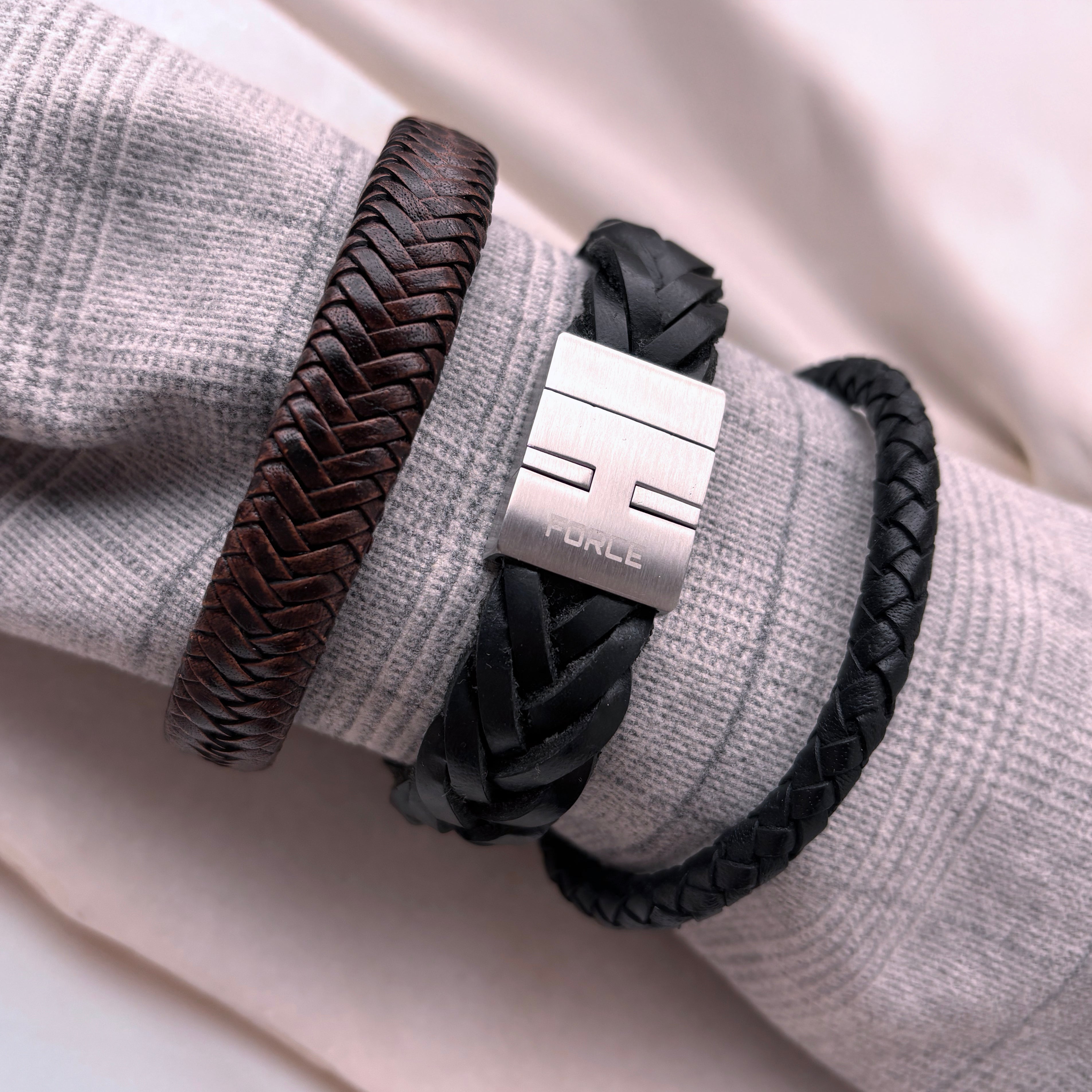 Force sort læderarmbånd 21 cm