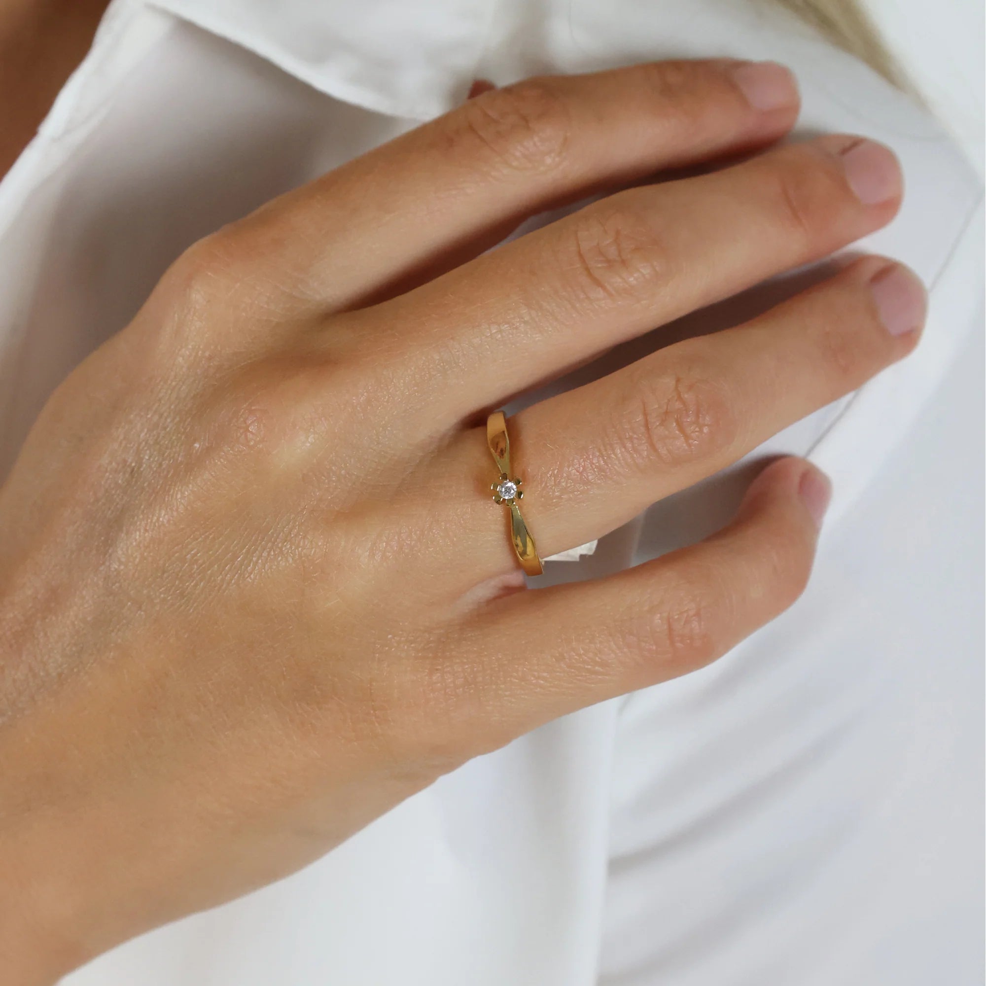 8 kt. Eternity ring m/0,03 ct.