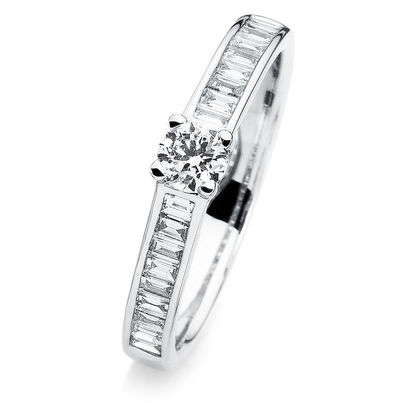 18 kt. hvg.Ring 1x0,37ct, 16xBagg.0,15ct