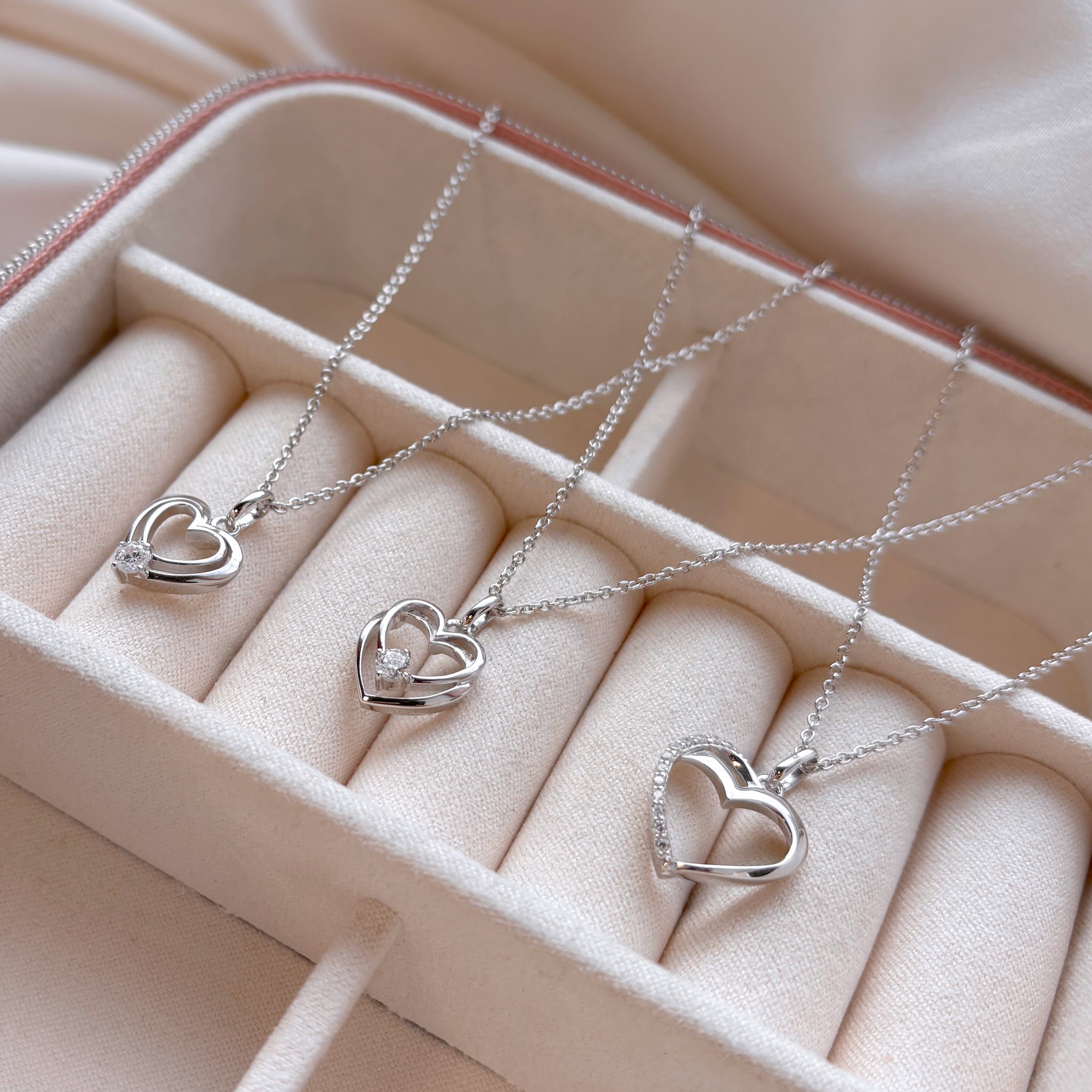 Vedhæng rhod. sølv hjerte cubic zirk. m/kæde