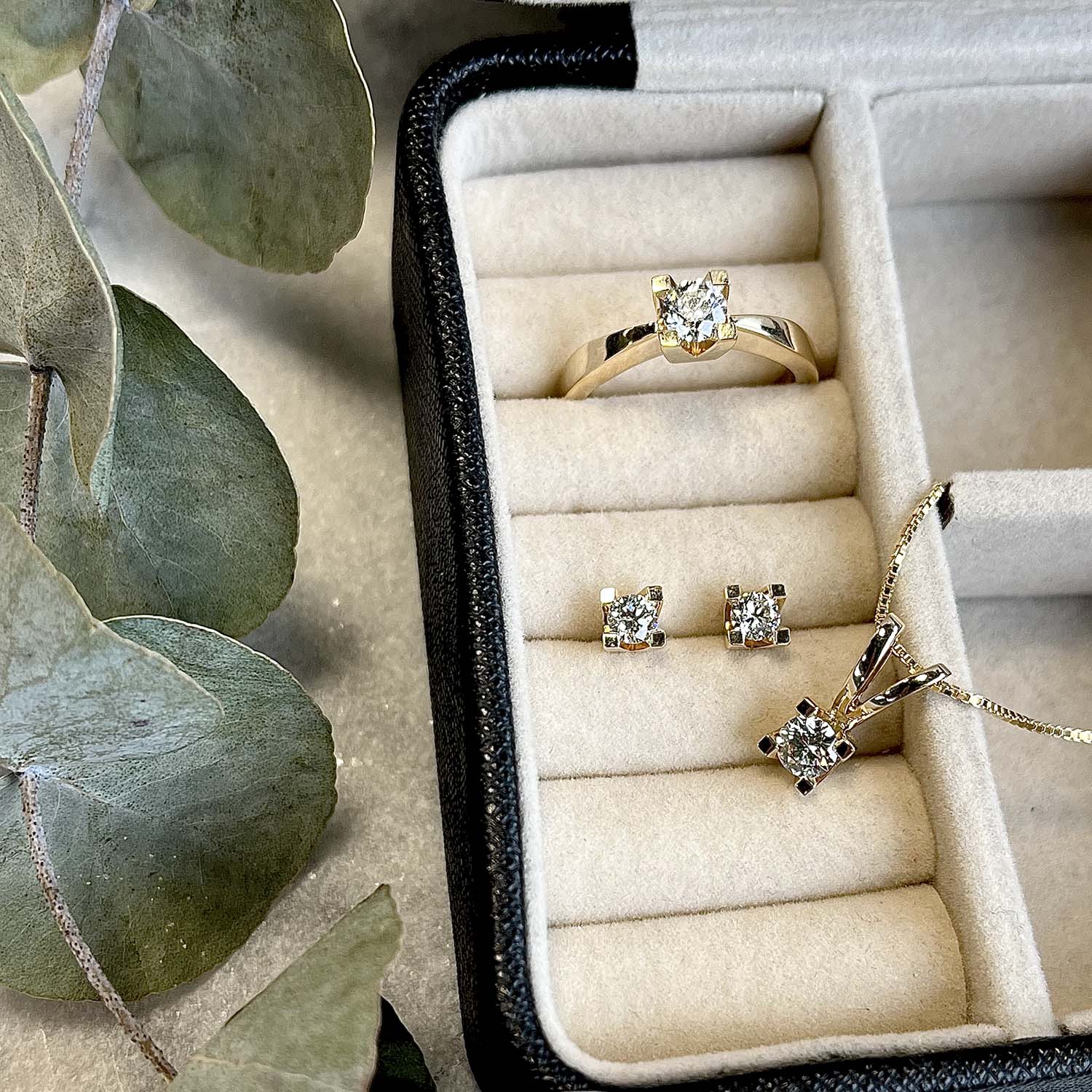 Kleopatra ring 0,40 H-W/SI 14 kt