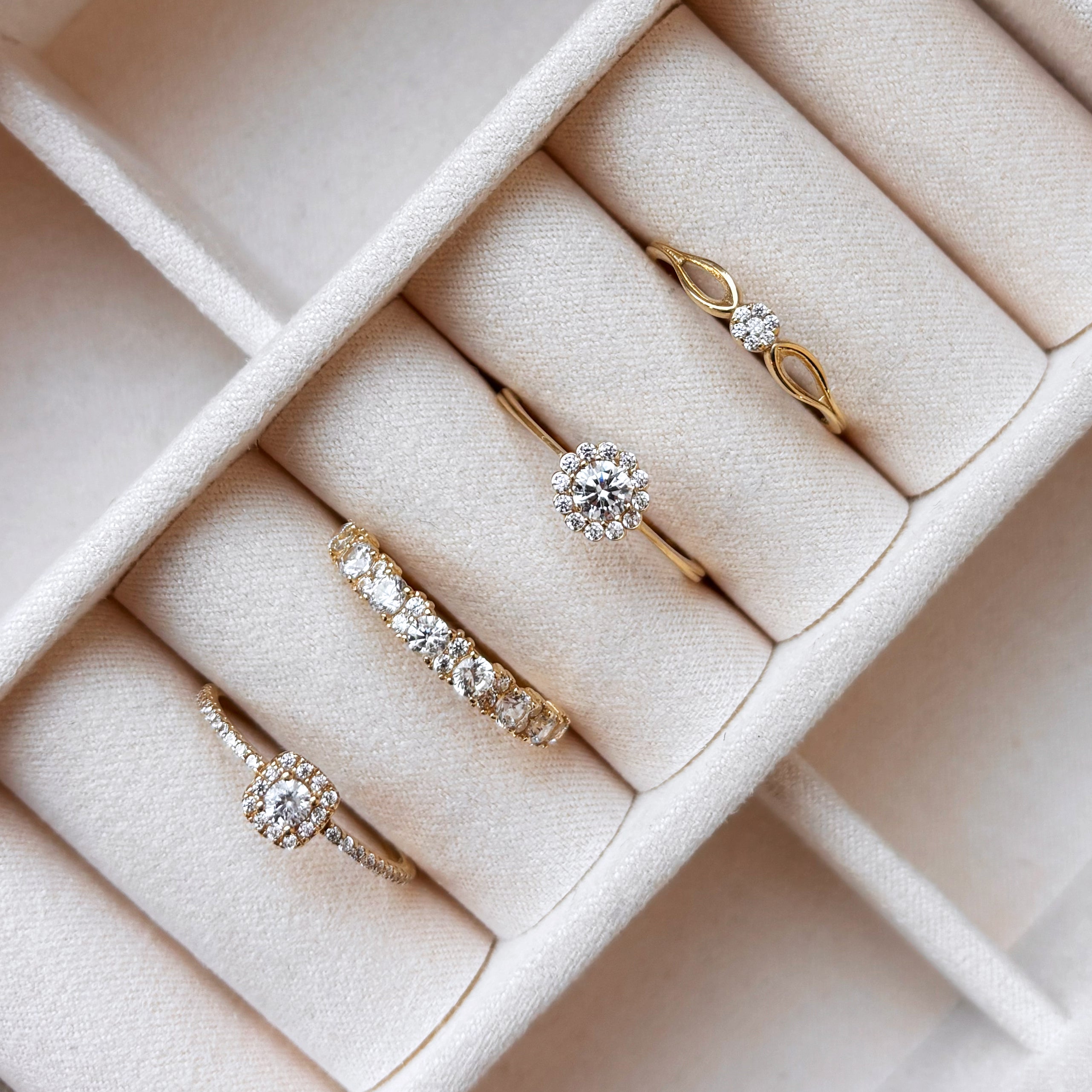 8 kt. ring m/zirkonia