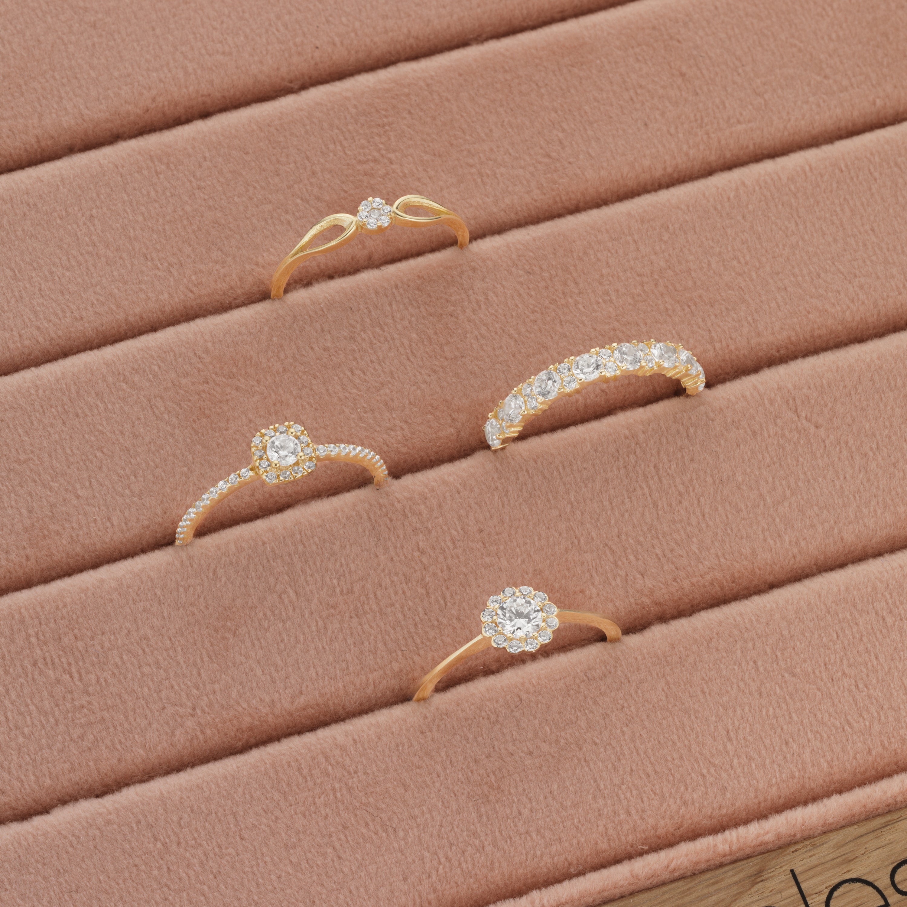 8 kt. ring m/zirkonia