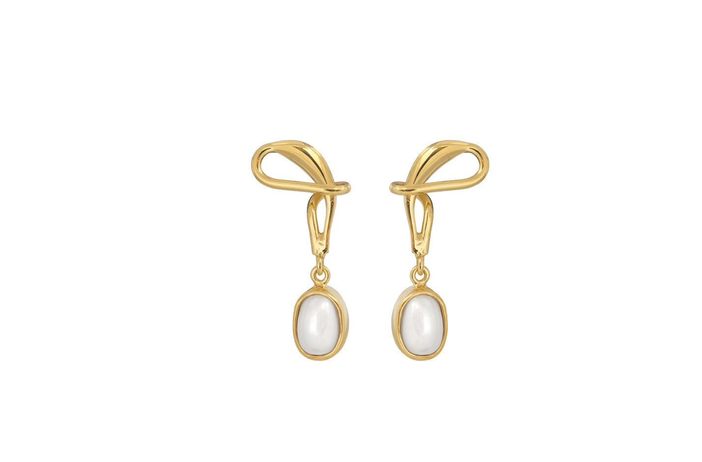 Forgyldte ørestikker med hvid perle