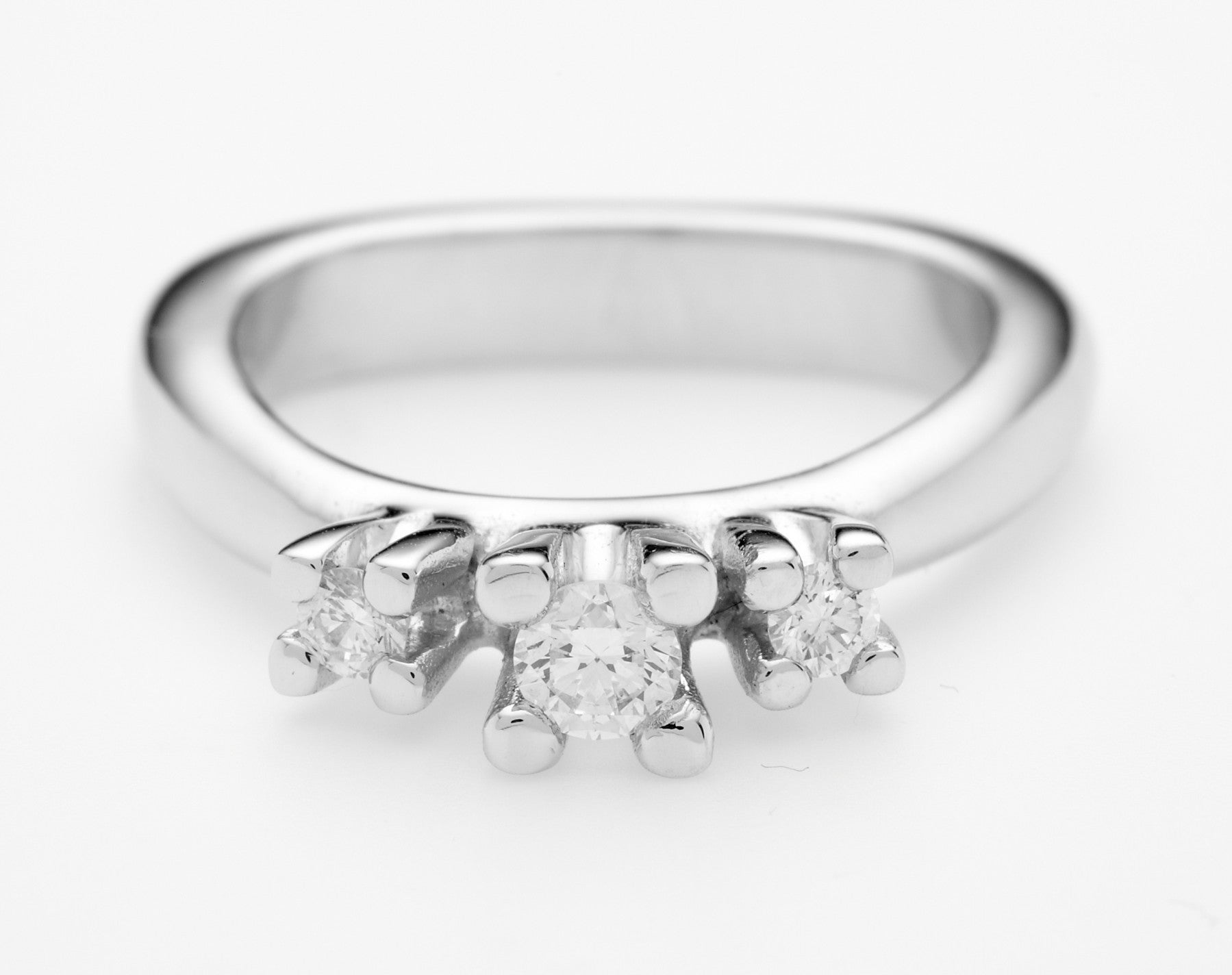 14 kt. hvidg. ring m/brillant