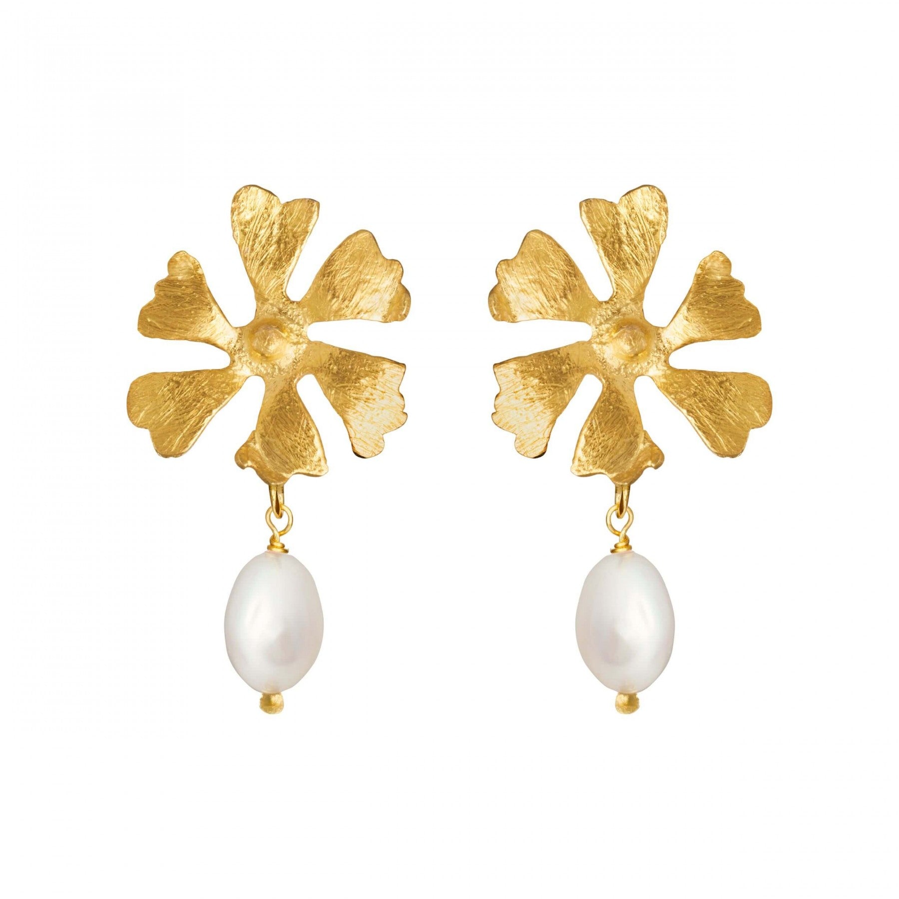 Forgyldt øreringe 14mm blomst med ferskv. perler