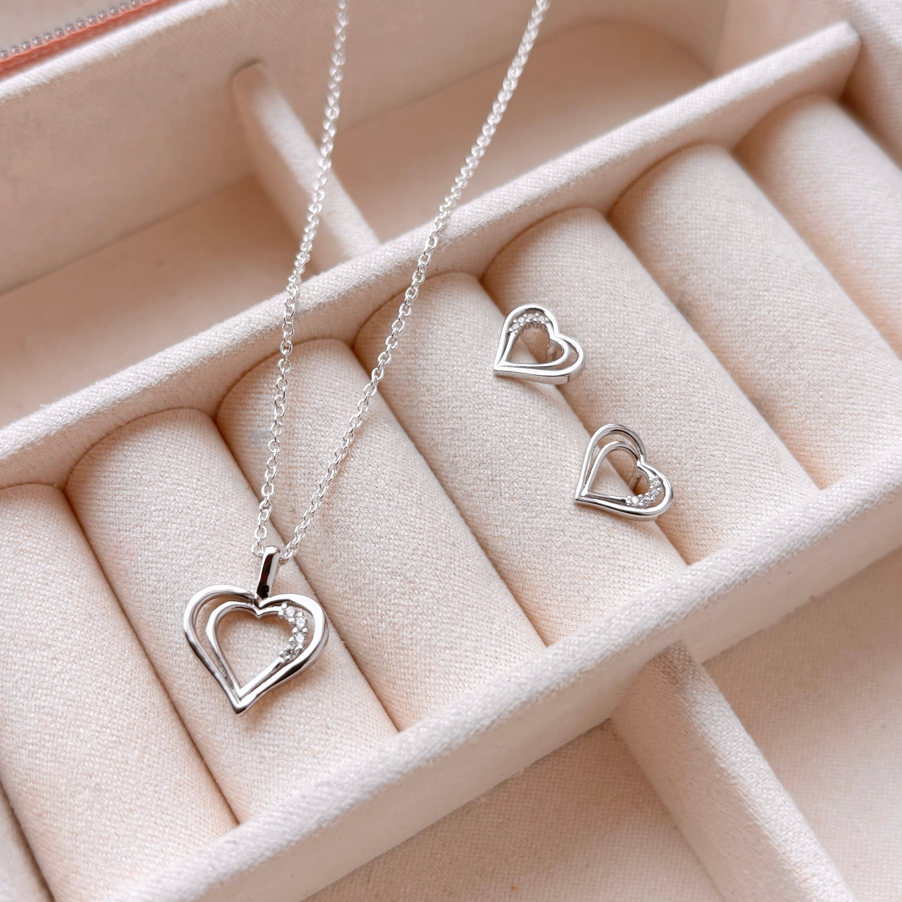 Sølv rhod. ørestikker hjerte cubic zirk.