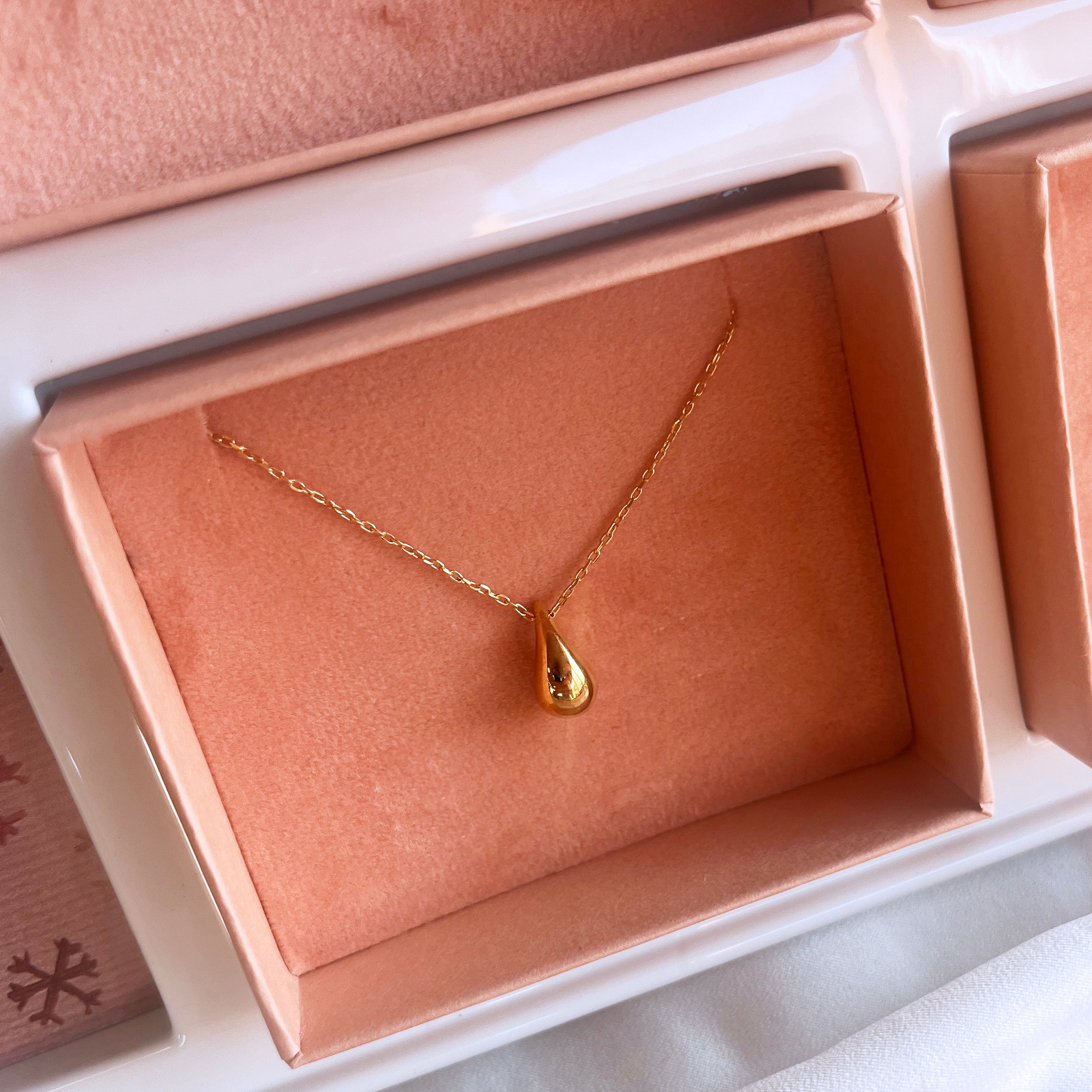 8 kt. Vedhæng dråbe, m/8 kt. kæde 42x3 cm