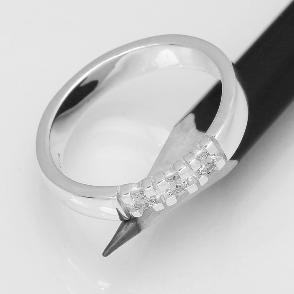 14 kt.hvidg. all.ring m/3x0,05 ct. W-si Allianz