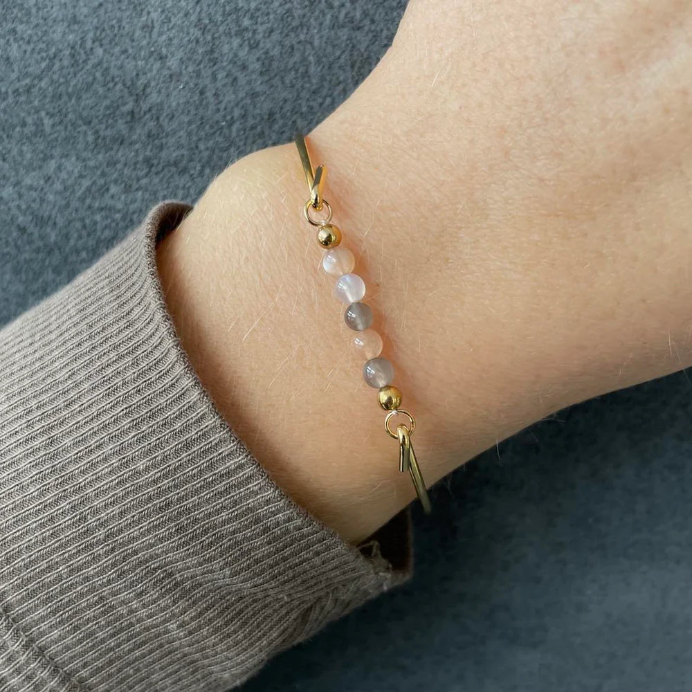 Mix af månesten top forgyldt til armring