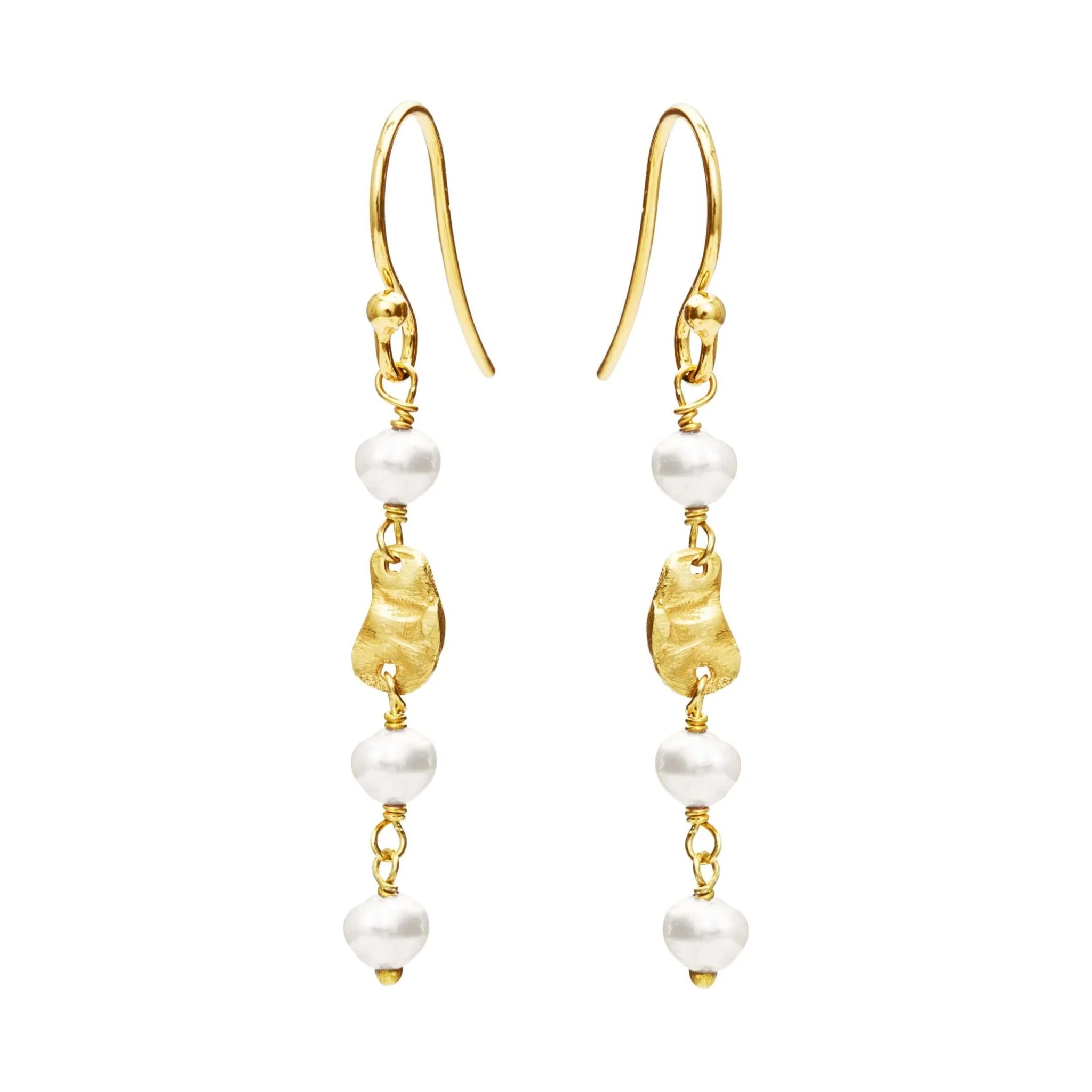 Forgyldte øreringe med ferskvands perler