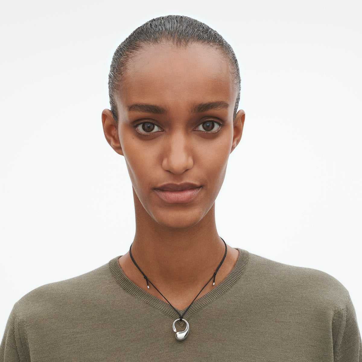 Mercy sølvvedhæng medium på snor