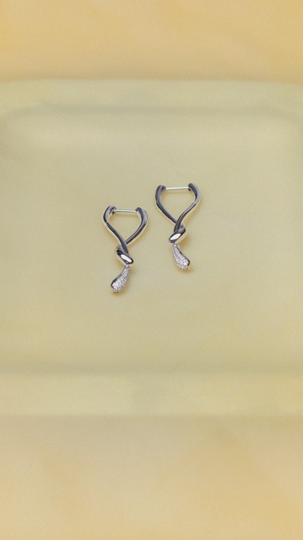 Mercy Swirl sølv øreringe m/0,37 ct.