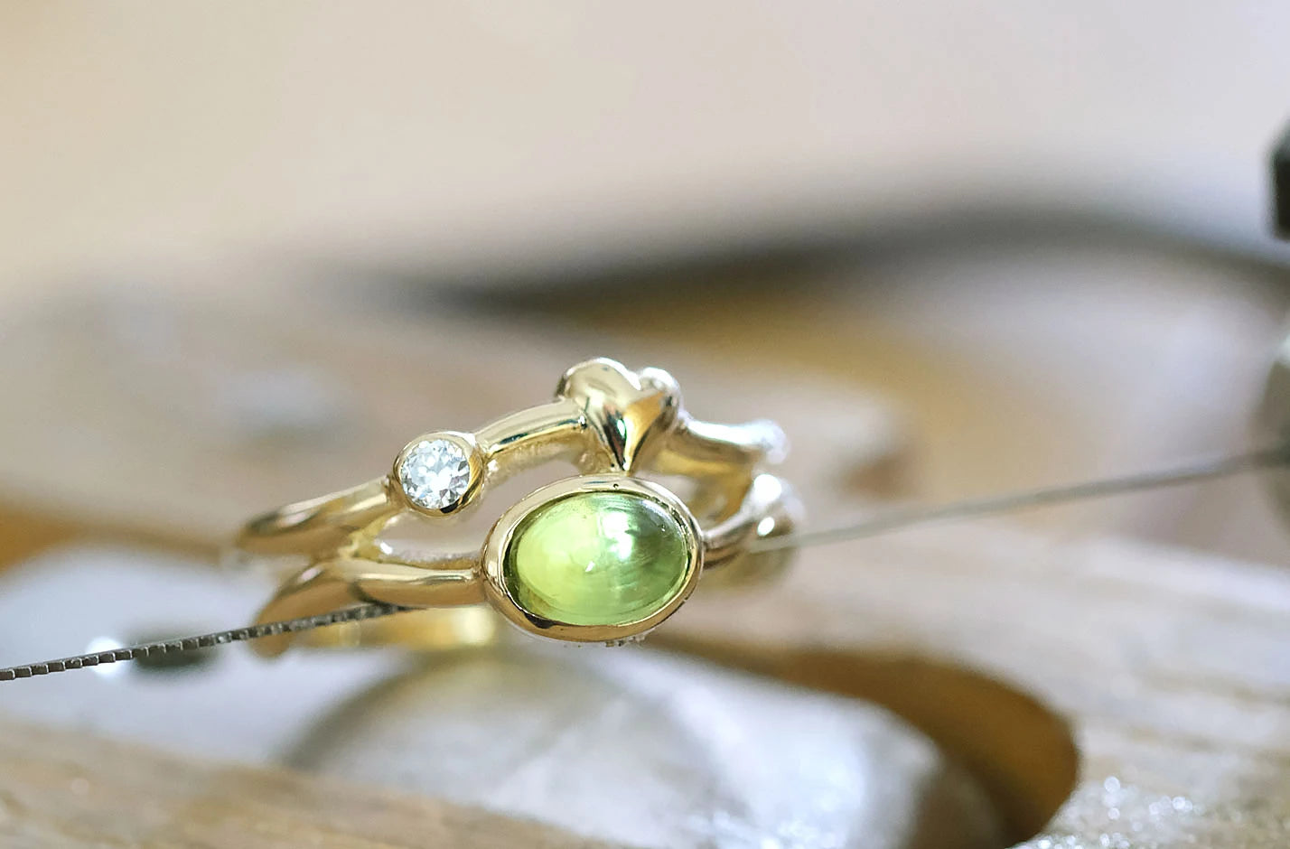 Forg. Sølvring m/grøn peridot+synt.zirc